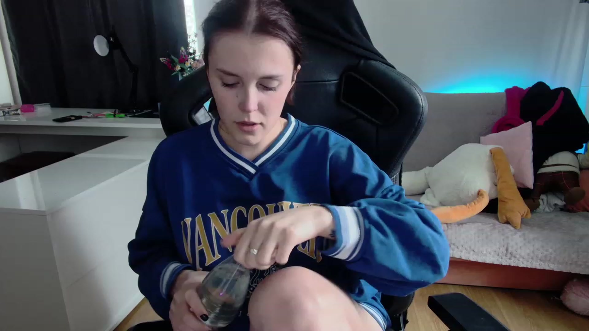 Gallery image thumbnail from crybabyKys's myfreecams stream on, 12/04/2023, 13:57 image 1 of 20