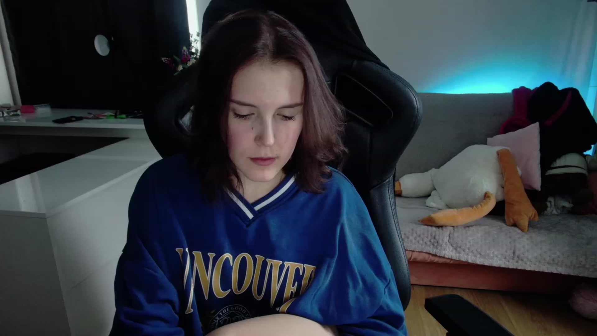 Gallery image thumbnail from crybabyKys's myfreecams stream on, 12/04/2023, 13:57 image 10 of 20