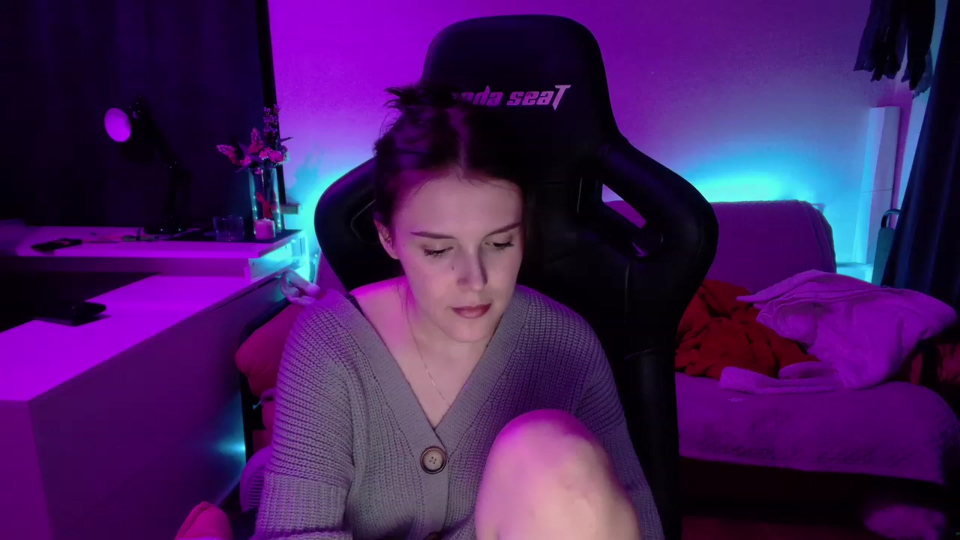 Gallery image thumbnail from crybabyKys's myfreecams stream on, 12/06/2023, 02:44 image 1 of 20