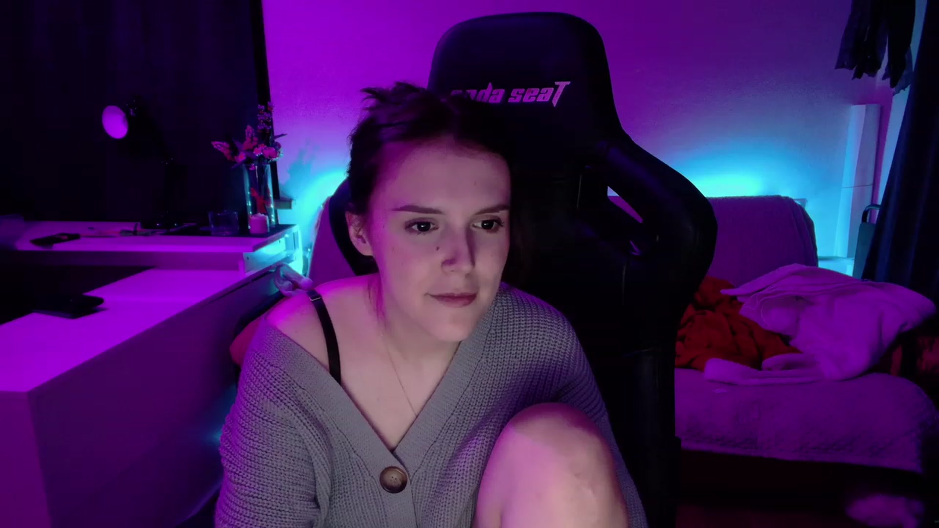 Gallery image thumbnail from crybabyKys's myfreecams stream on, 12/06/2023, 02:44 image 7 of 20