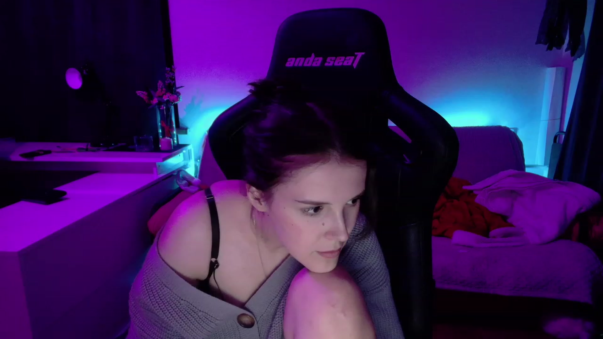 Gallery image thumbnail from crybabyKys's myfreecams stream on, 12/06/2023, 02:44 image 11 of 20