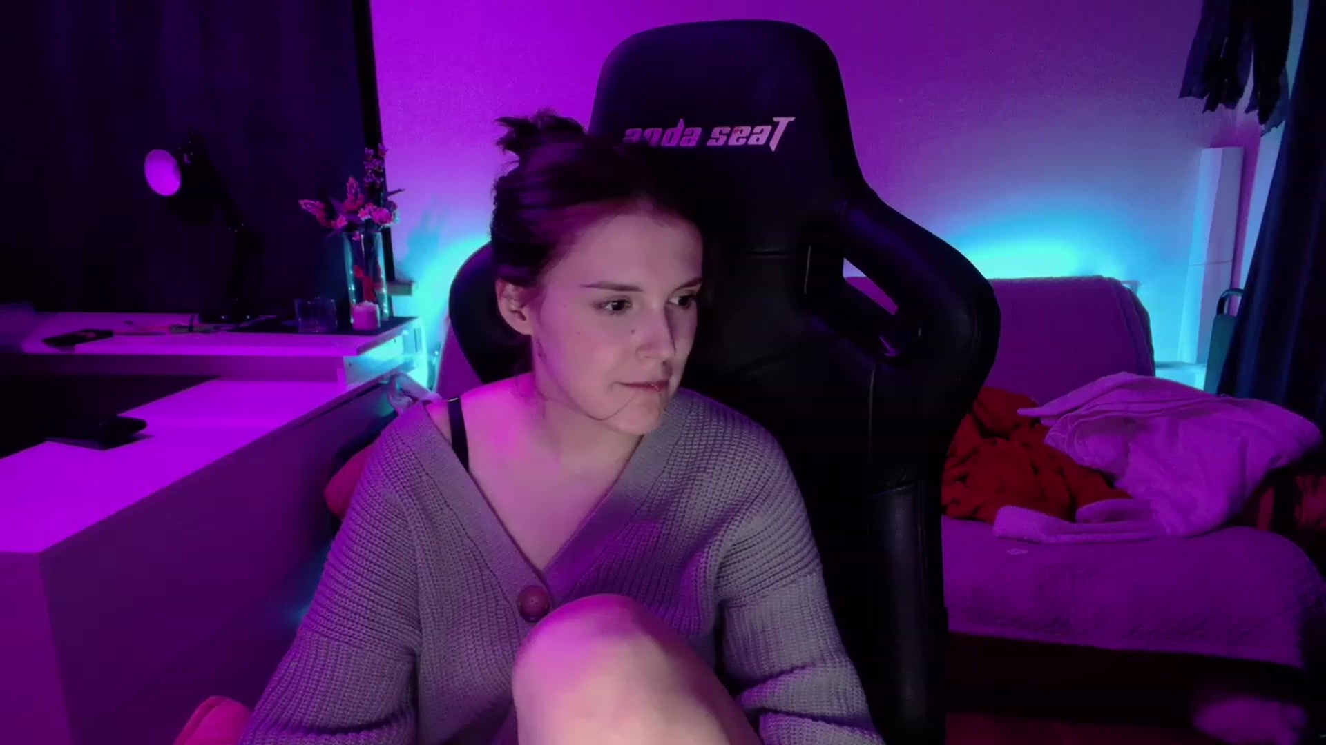 Gallery image thumbnail from crybabyKys's myfreecams stream on, 12/06/2023, 02:44 image 4 of 20