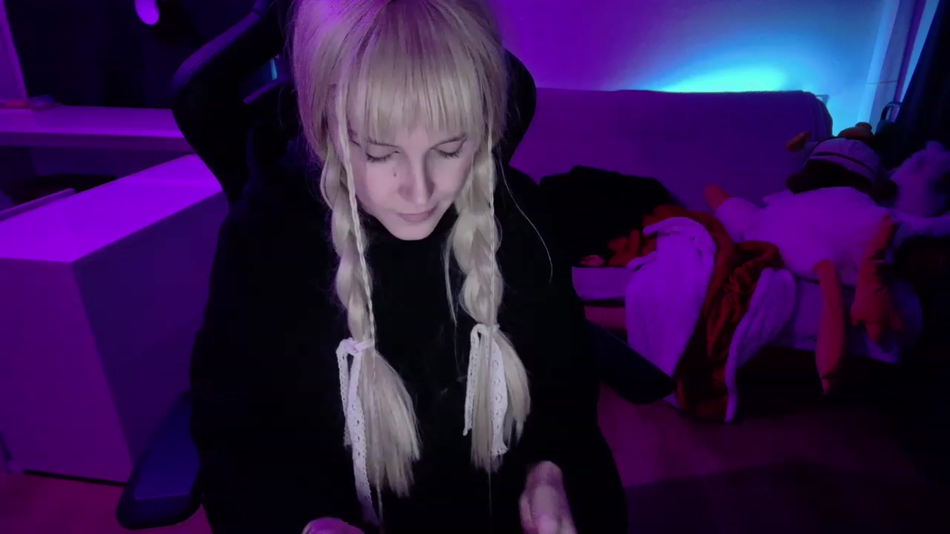 Gallery image thumbnail from crybabyKys's myfreecams stream on, 12/06/2023, 18:35 image 1 of 20