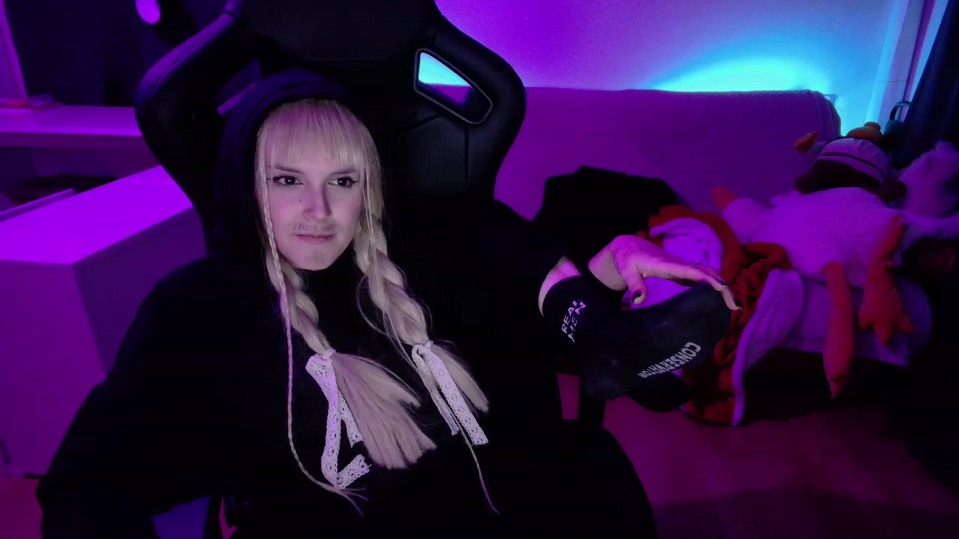 Gallery image thumbnail from crybabyKys's myfreecams stream on, 12/06/2023, 18:35 image 3 of 20
