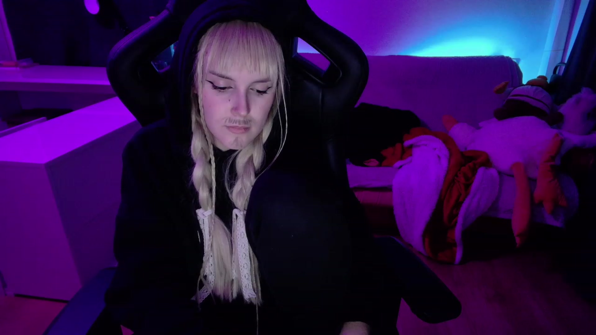 Gallery image thumbnail from crybabyKys's myfreecams stream on, 12/06/2023, 18:35 image 7 of 20