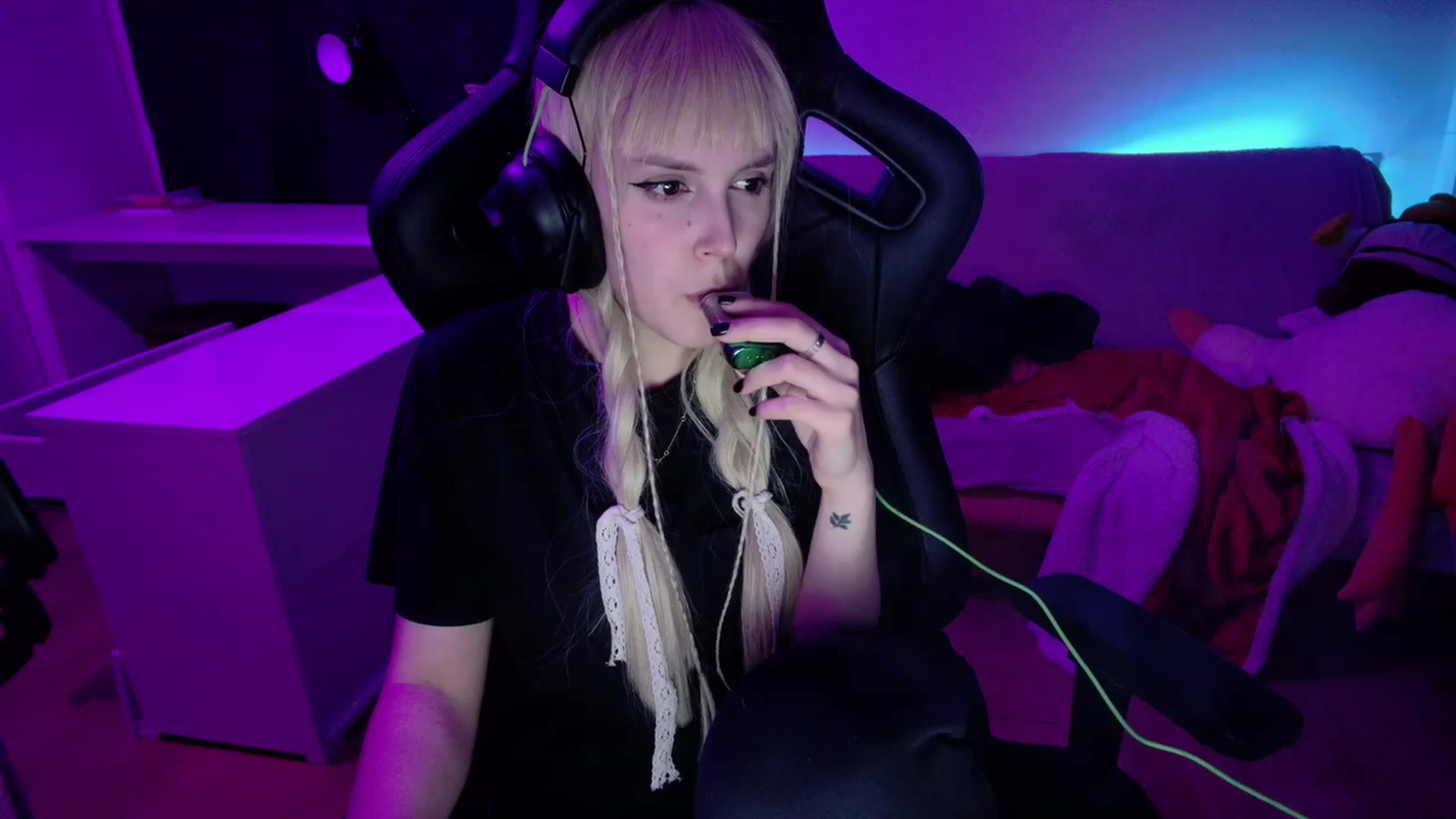 Gallery image thumbnail from crybabyKys's myfreecams stream on, 12/06/2023, 18:35 image 18 of 20