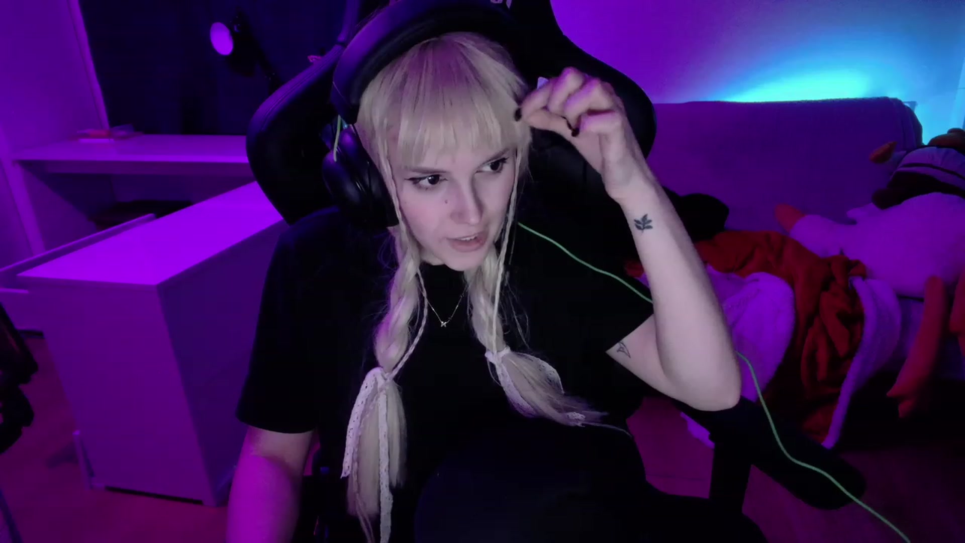 Gallery image thumbnail from crybabyKys's myfreecams stream on, 12/06/2023, 18:35 image 17 of 20