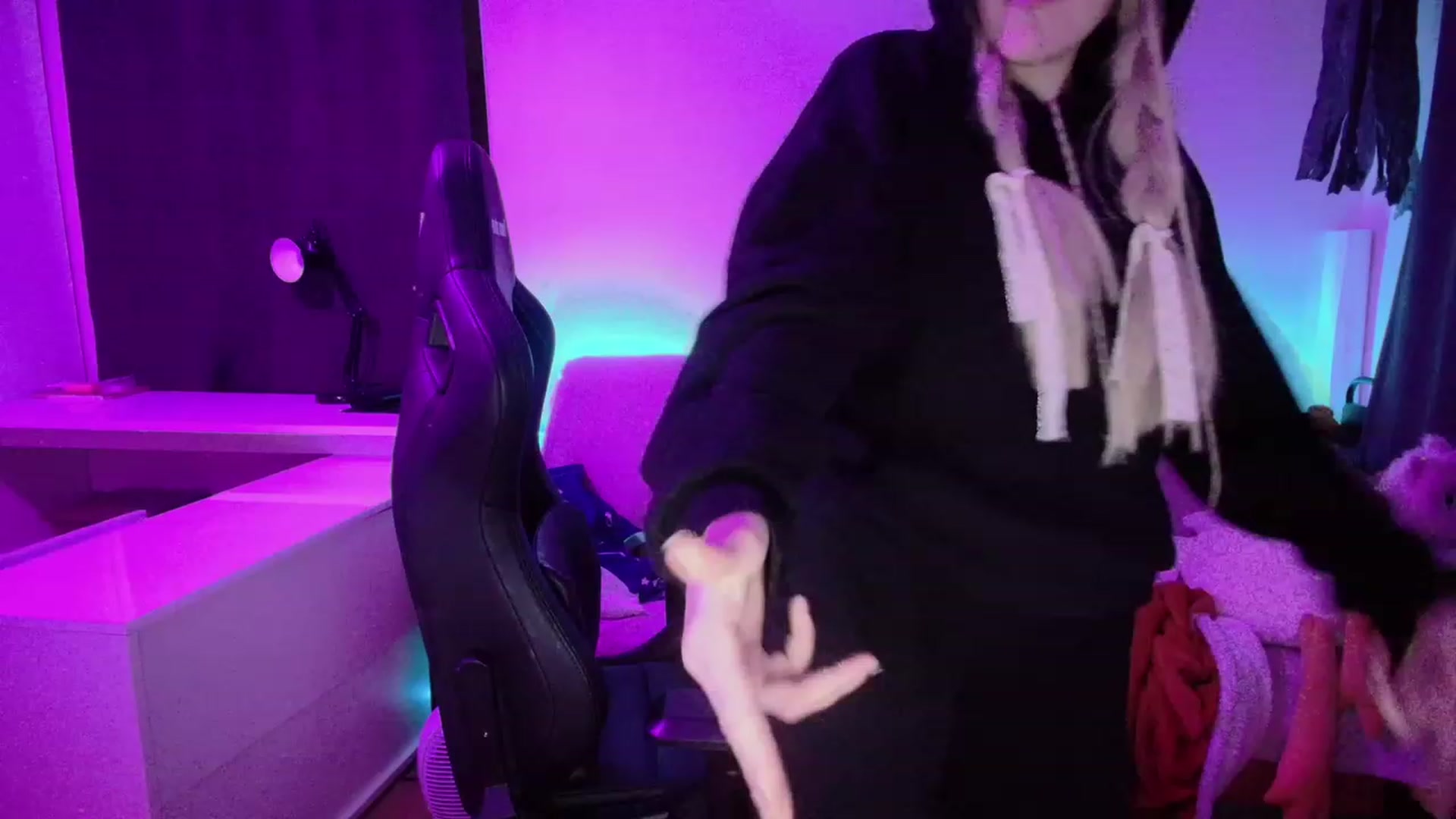 Gallery image thumbnail from crybabyKys's myfreecams stream on, 12/06/2023, 18:35 image 15 of 20