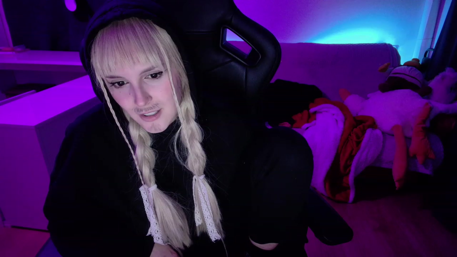 Gallery image thumbnail from crybabyKys's myfreecams stream on, 12/06/2023, 18:35 image 6 of 20