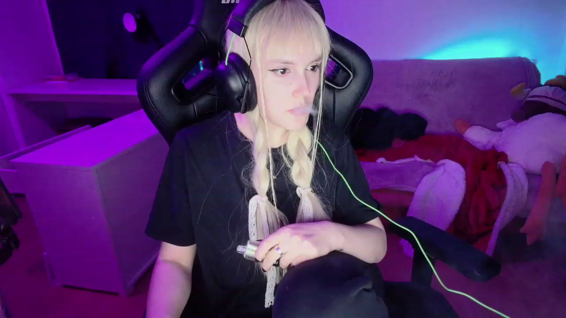 Gallery image thumbnail from crybabyKys's myfreecams stream on, 12/06/2023, 18:35 image 20 of 20