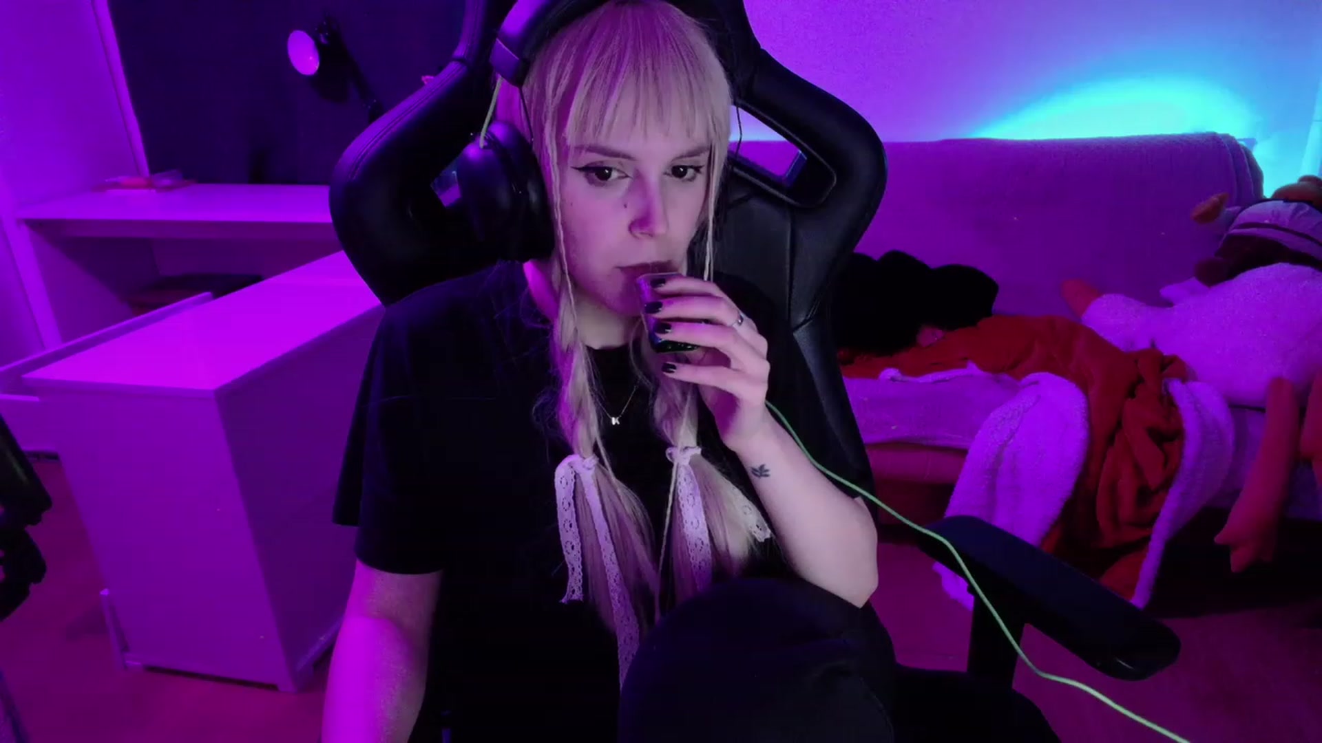 Gallery image thumbnail from crybabyKys's myfreecams stream on, 12/06/2023, 18:35 image 19 of 20