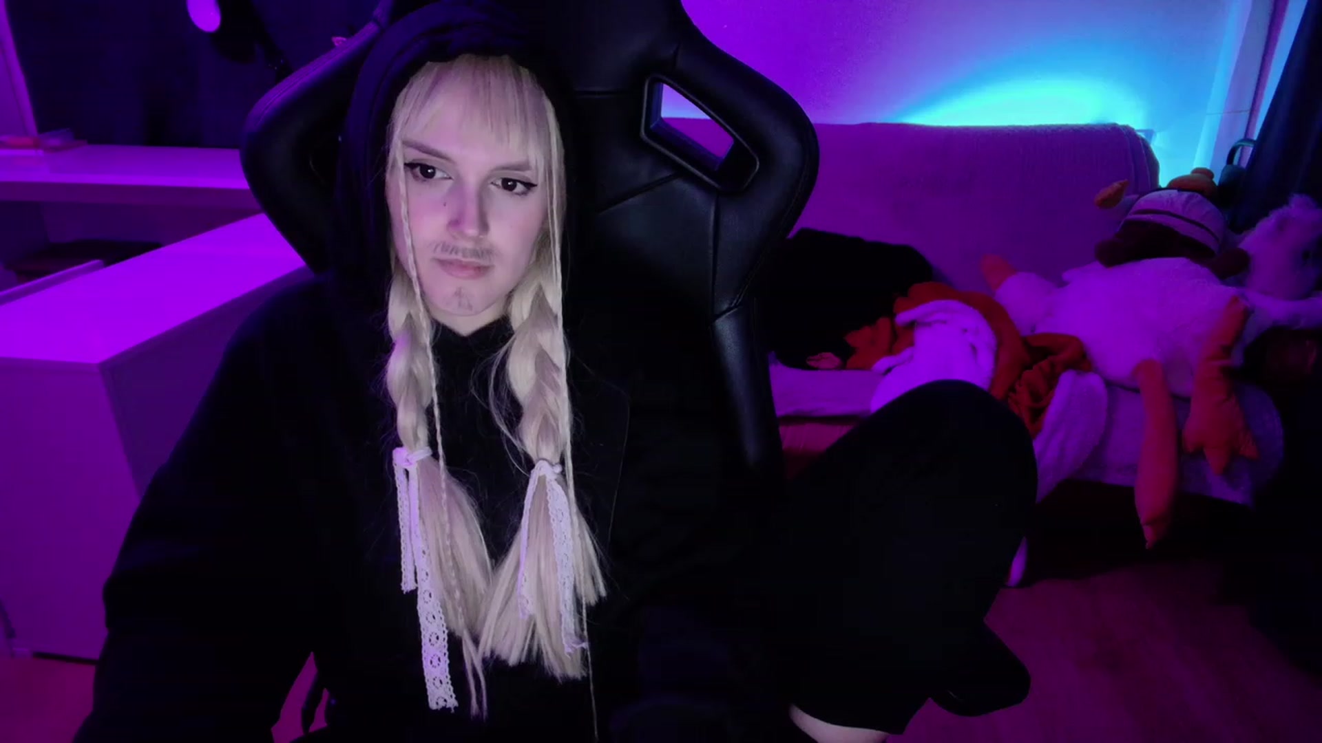 Gallery image thumbnail from crybabyKys's myfreecams stream on, 12/06/2023, 18:35 image 10 of 20