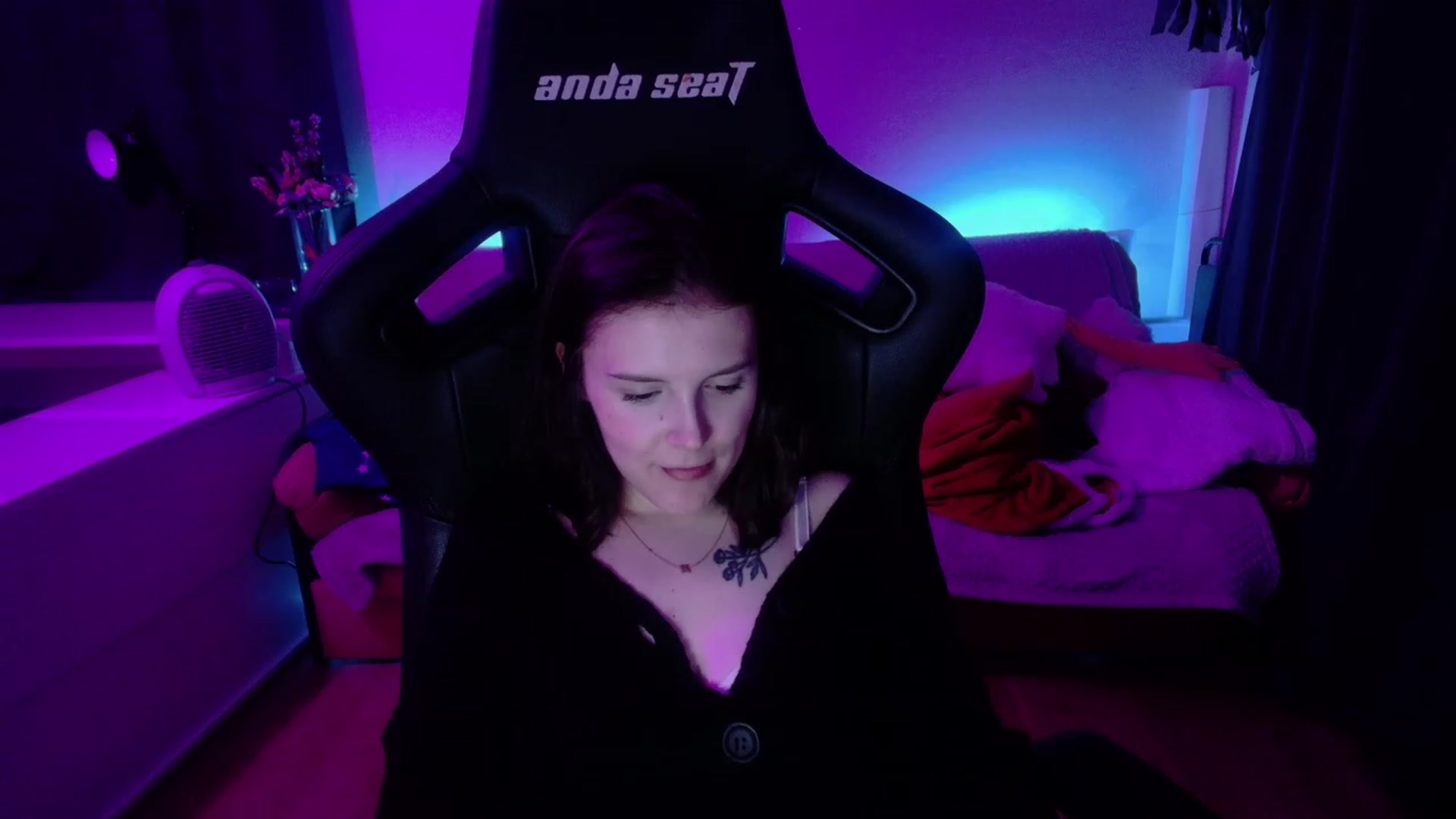 Gallery image thumbnail from crybabyKys's myfreecams stream on, 12/10/2023, 24:41 image 4 of 20