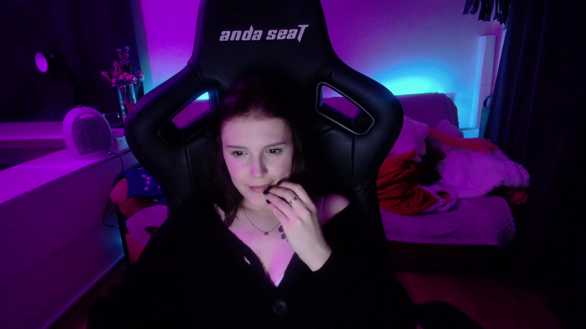 Gallery image thumbnail from crybabyKys's myfreecams stream on, 12/10/2023, 24:41 image 5 of 20