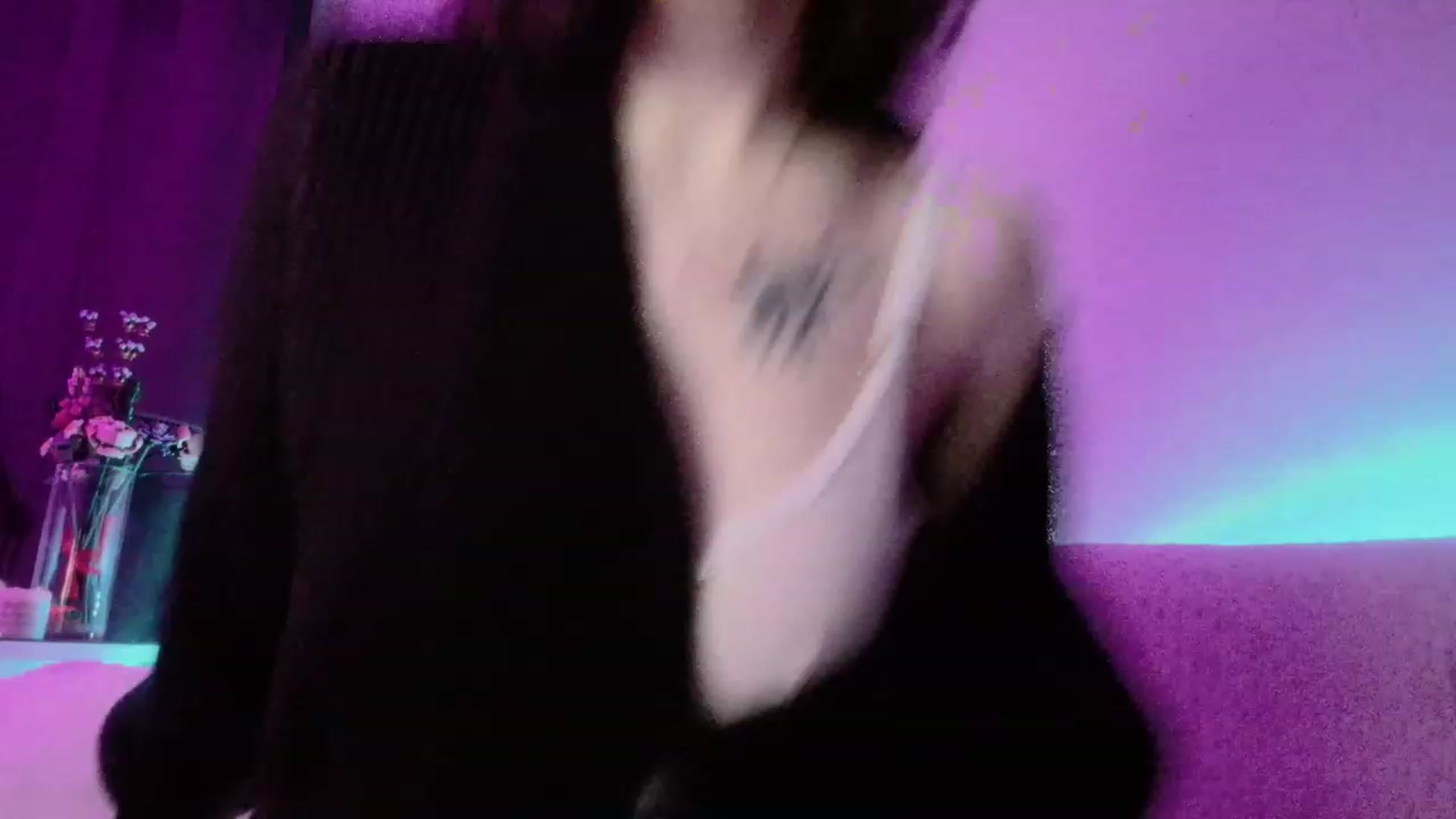 Gallery image thumbnail from crybabyKys's myfreecams stream on, 12/10/2023, 24:41 image 7 of 20