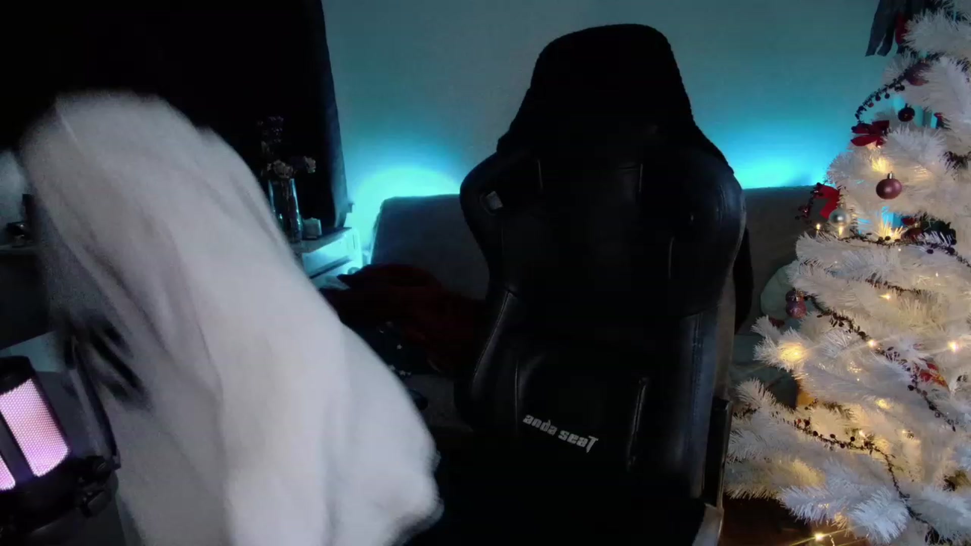 Gallery image thumbnail from crybabyKys's myfreecams stream on, 12/14/2023, 14:29 image 7 of 20