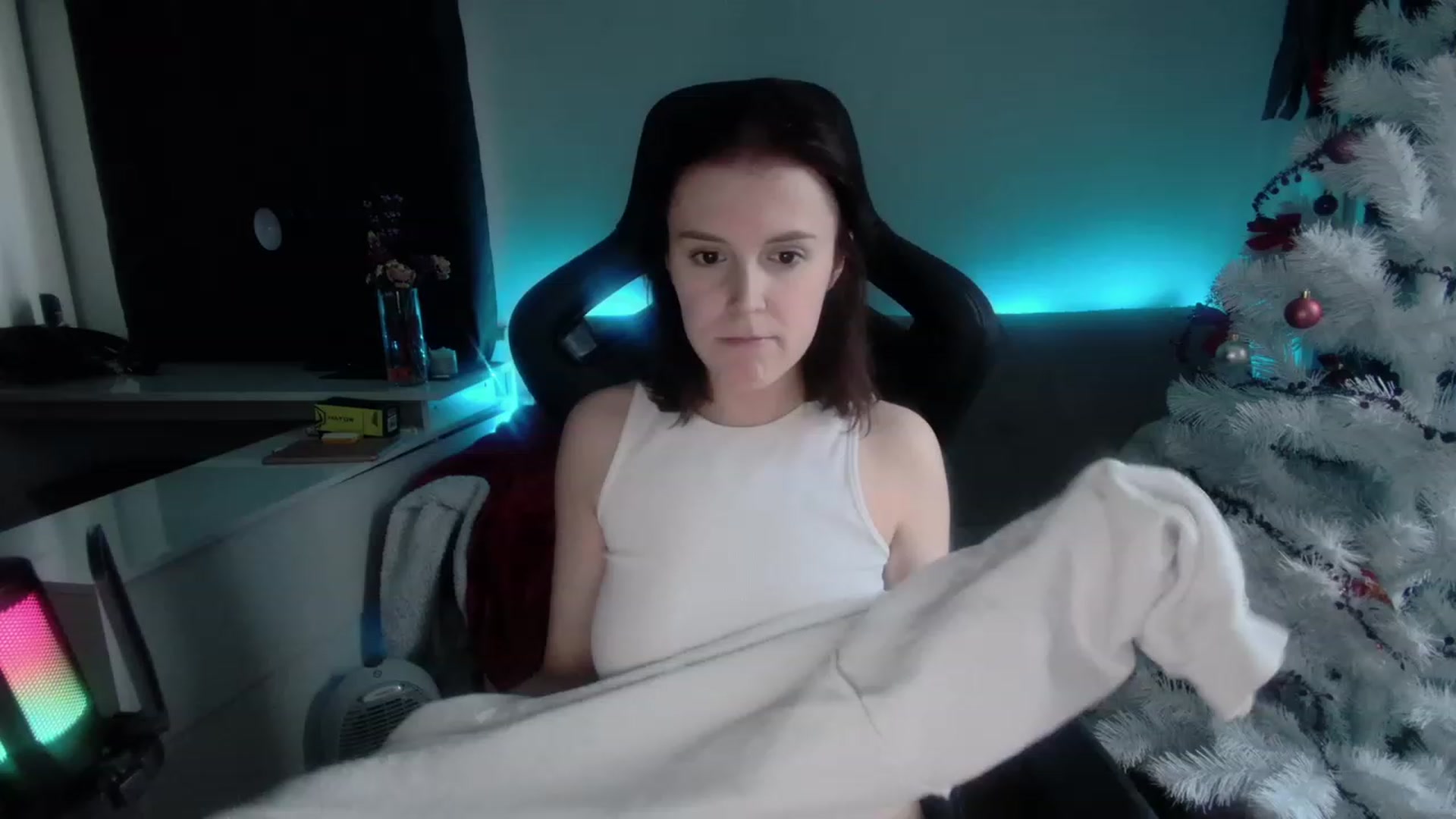 Gallery image thumbnail from crybabyKys's myfreecams stream on, 12/14/2023, 14:29 image 1 of 20