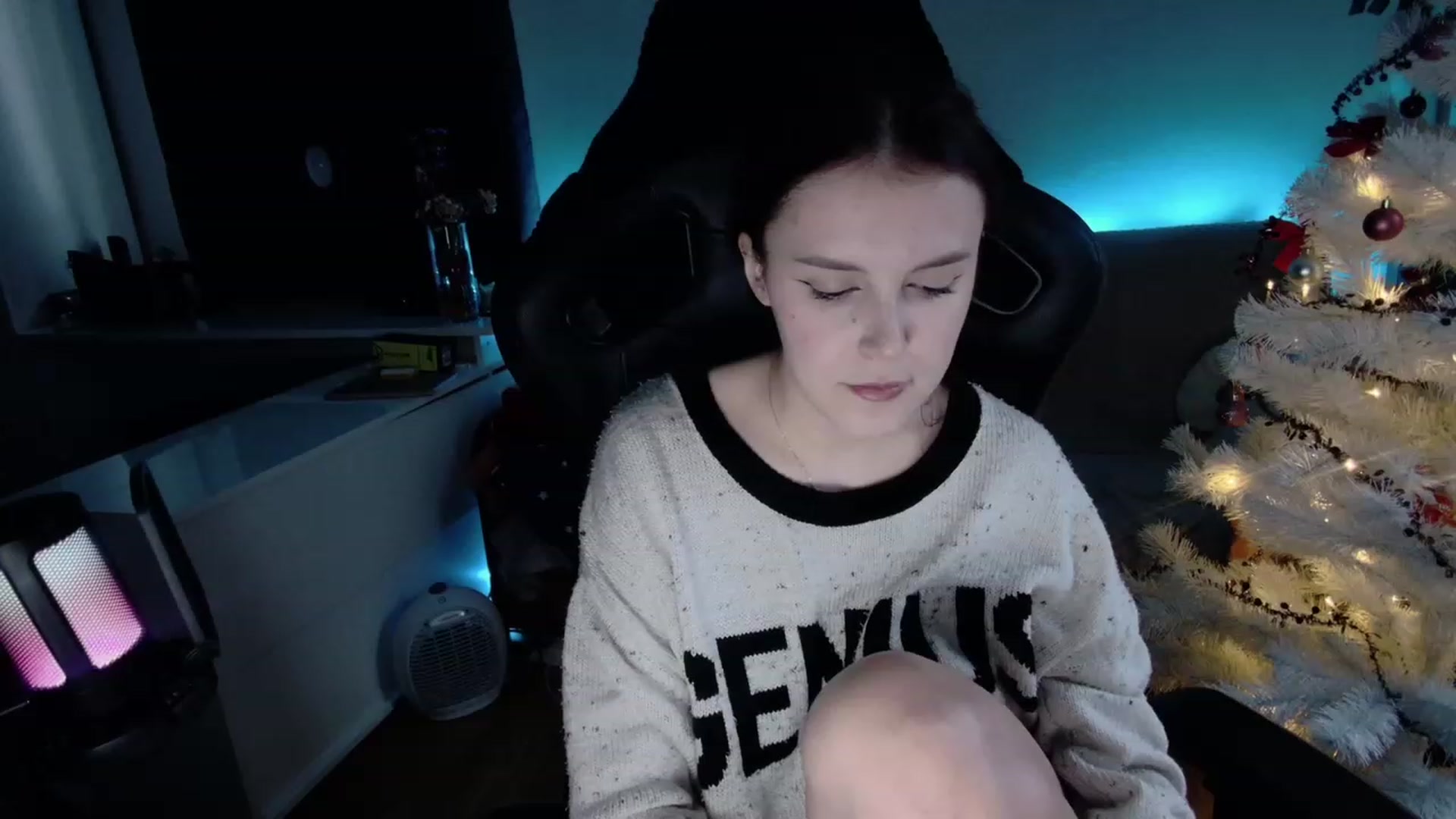 Gallery image thumbnail from crybabyKys's myfreecams stream on, 12/14/2023, 14:29 image 9 of 20