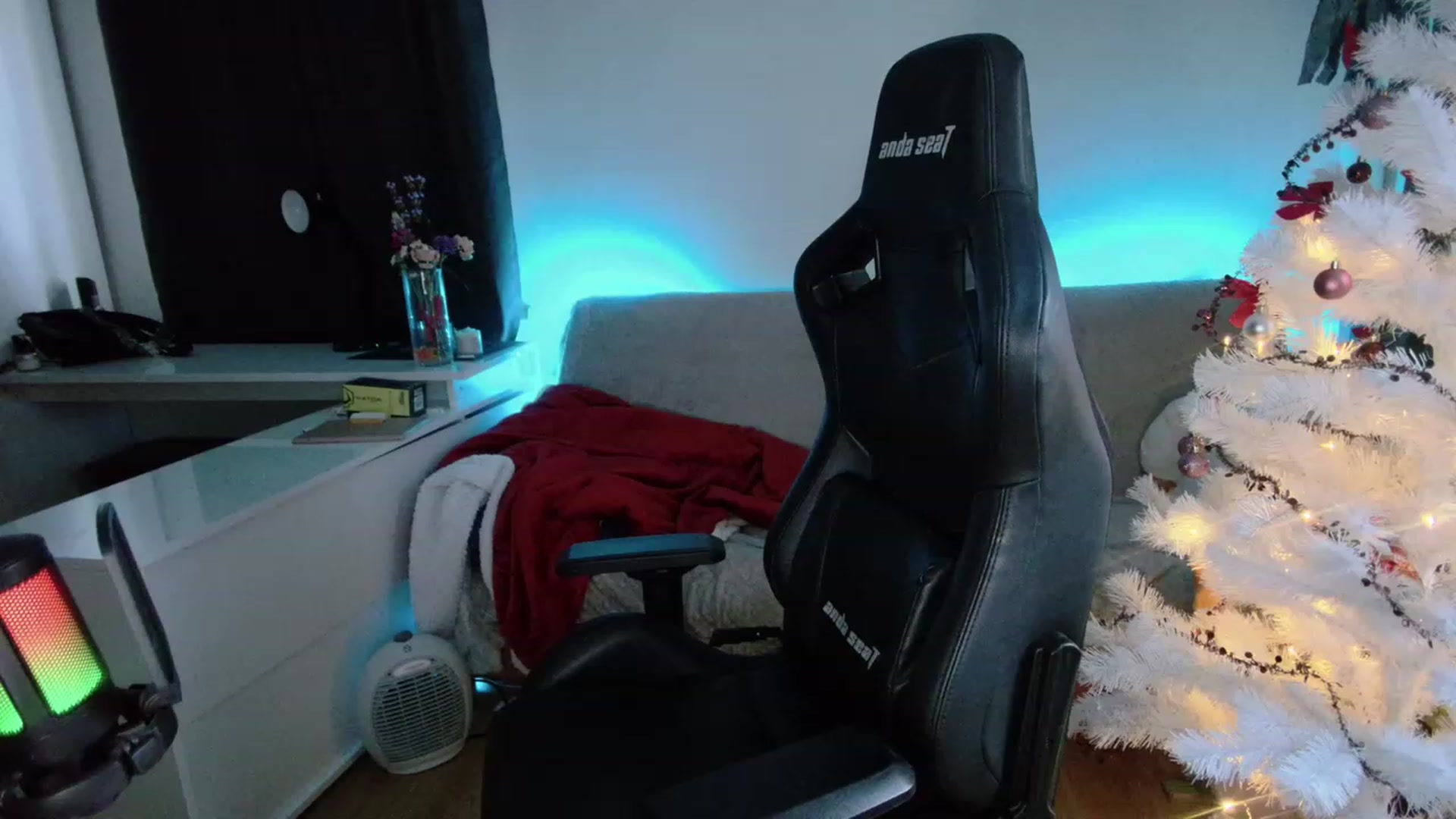 Gallery image thumbnail from crybabyKys's myfreecams stream on, 12/14/2023, 14:29 image 6 of 20