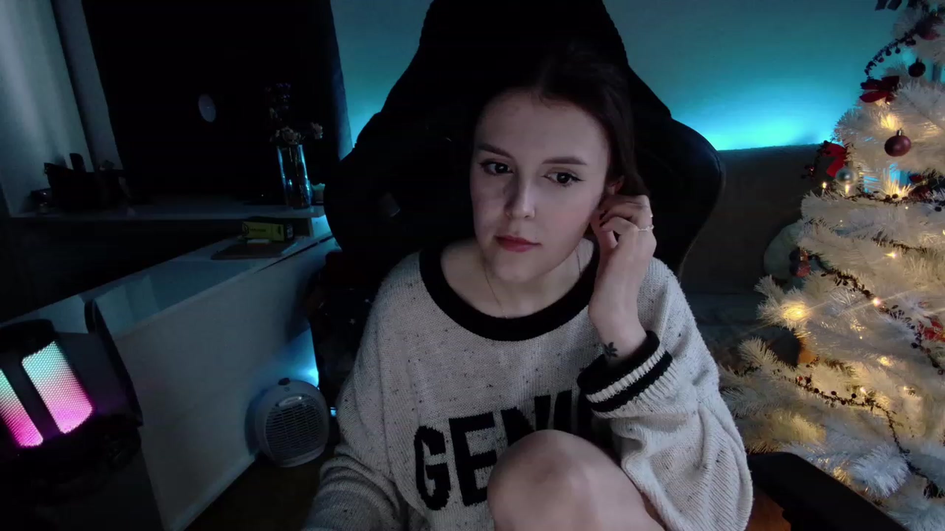 Gallery image thumbnail from crybabyKys's myfreecams stream on, 12/14/2023, 14:29 image 11 of 20