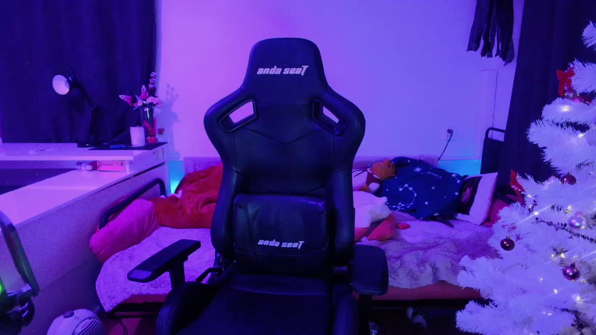 Gallery image thumbnail from crybabyKys's myfreecams stream on, 12/16/2023, 20:55 image 11 of 20