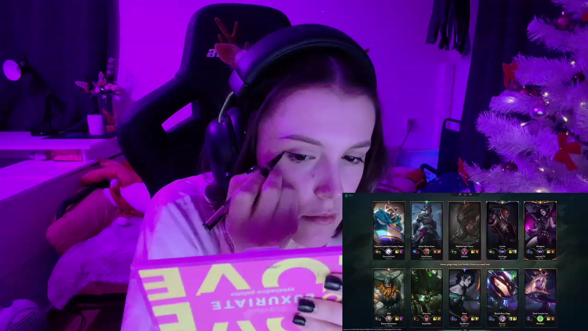 Gallery image thumbnail from crybabyKys's myfreecams stream on, 12/17/2023, 18:32 image 16 of 20