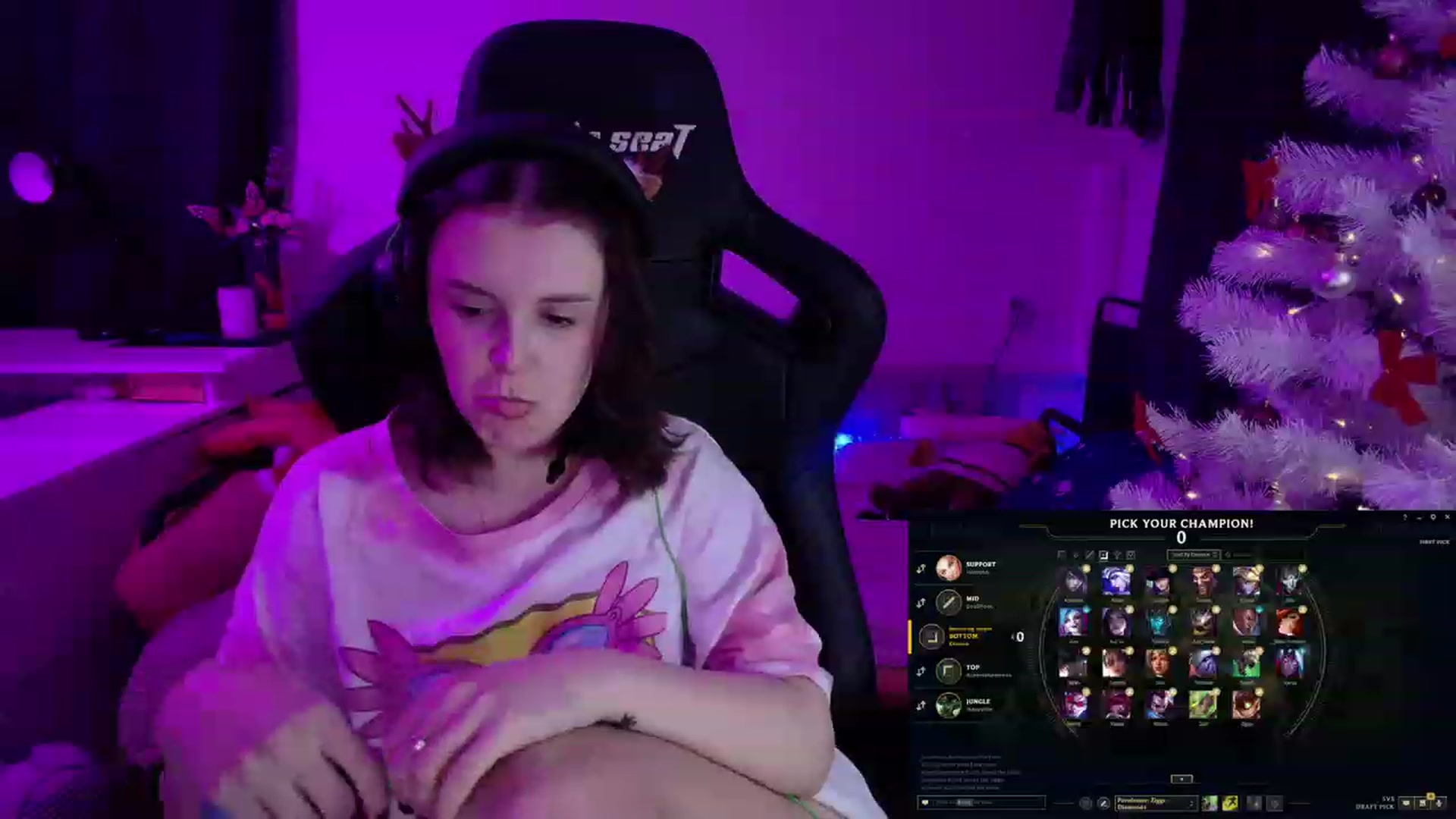 Gallery image thumbnail from crybabyKys's myfreecams stream on, 12/17/2023, 18:32 image 15 of 20