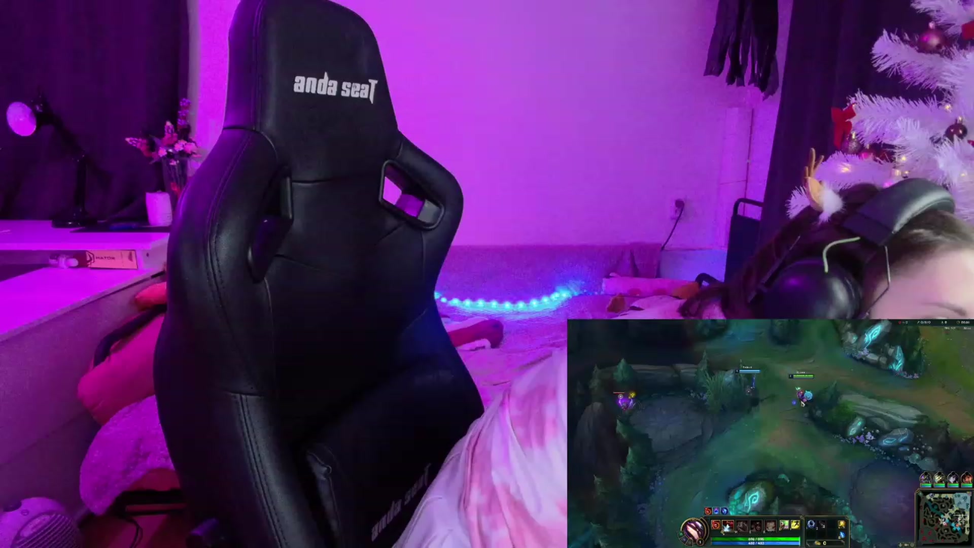Gallery image thumbnail from crybabyKys's myfreecams stream on, 12/17/2023, 18:32 image 1 of 20