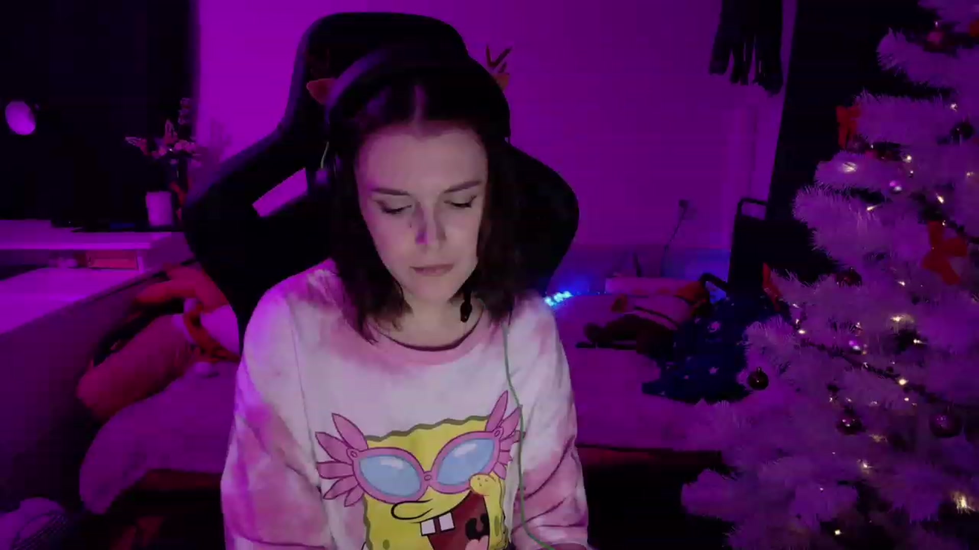 Gallery image thumbnail from crybabyKys's myfreecams stream on, 12/17/2023, 18:54 image 16 of 20