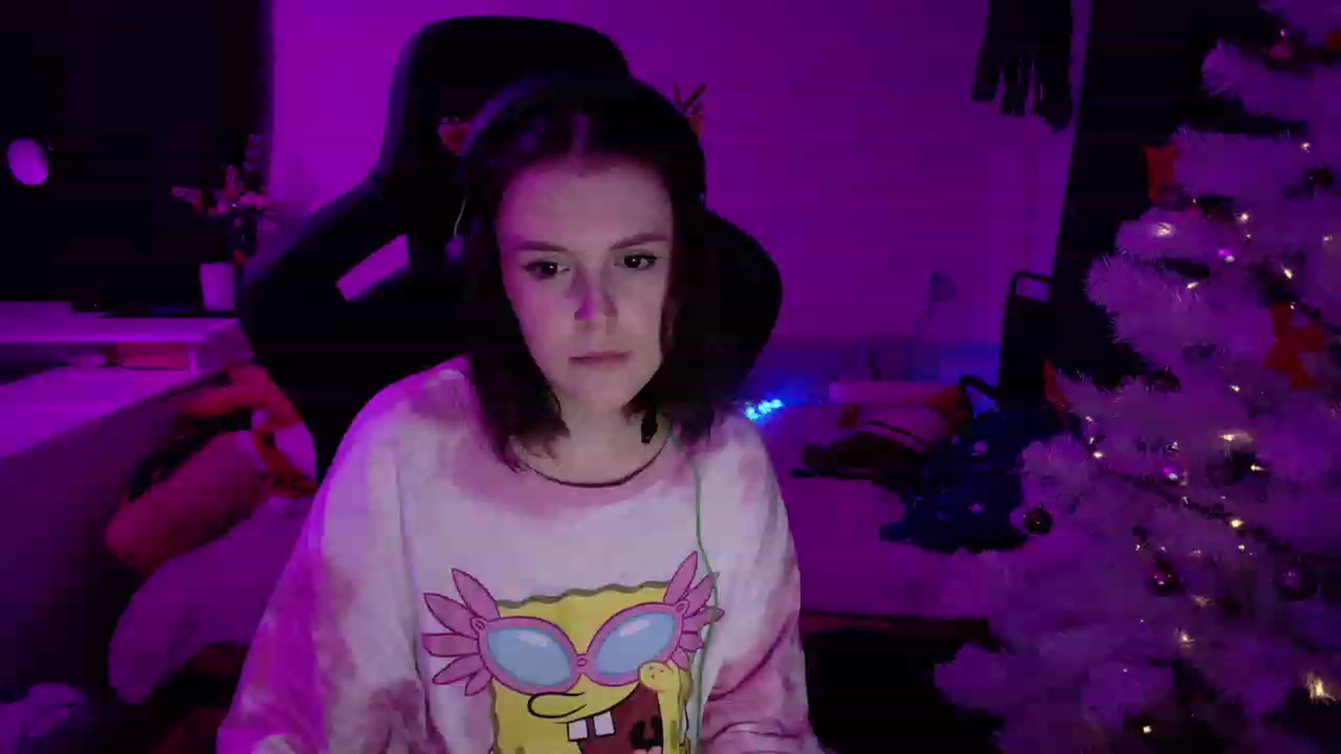 Gallery image thumbnail from crybabyKys's myfreecams stream on, 12/17/2023, 18:54 image 17 of 20