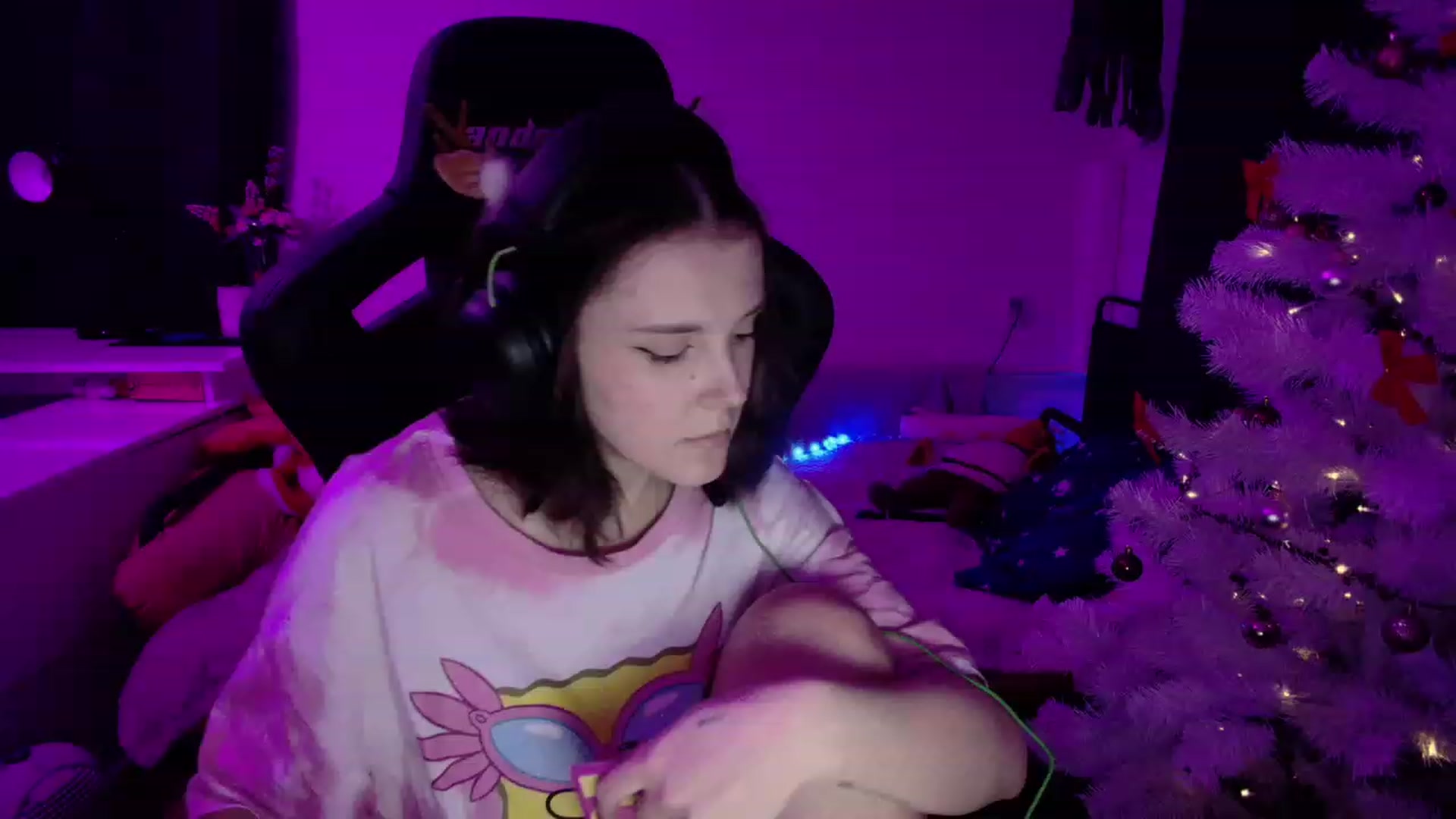 Gallery image thumbnail from crybabyKys's myfreecams stream on, 12/17/2023, 20:11 image 1 of 20