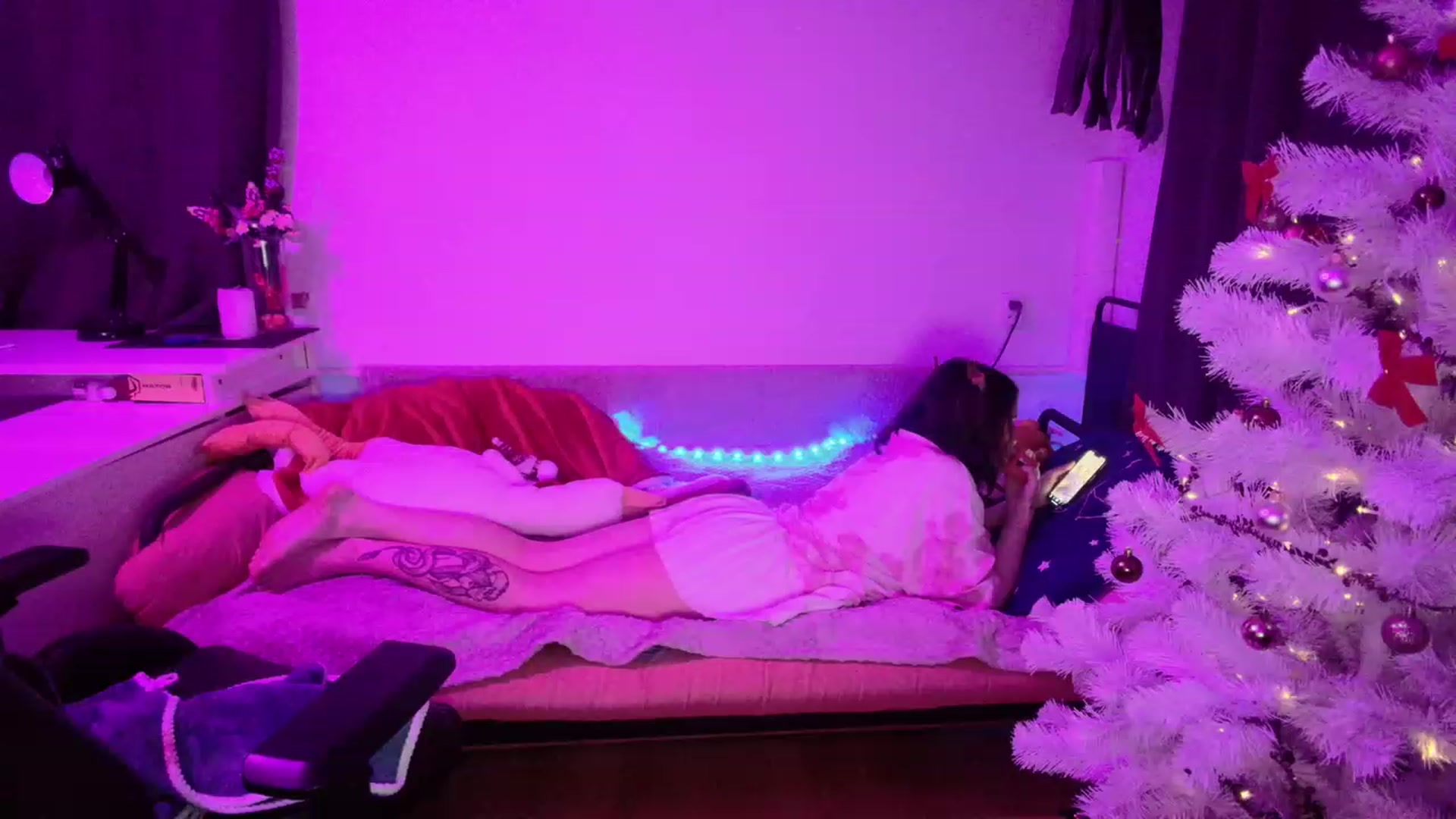 Gallery image thumbnail from crybabyKys's myfreecams stream on, 12/17/2023, 20:11 image 11 of 20