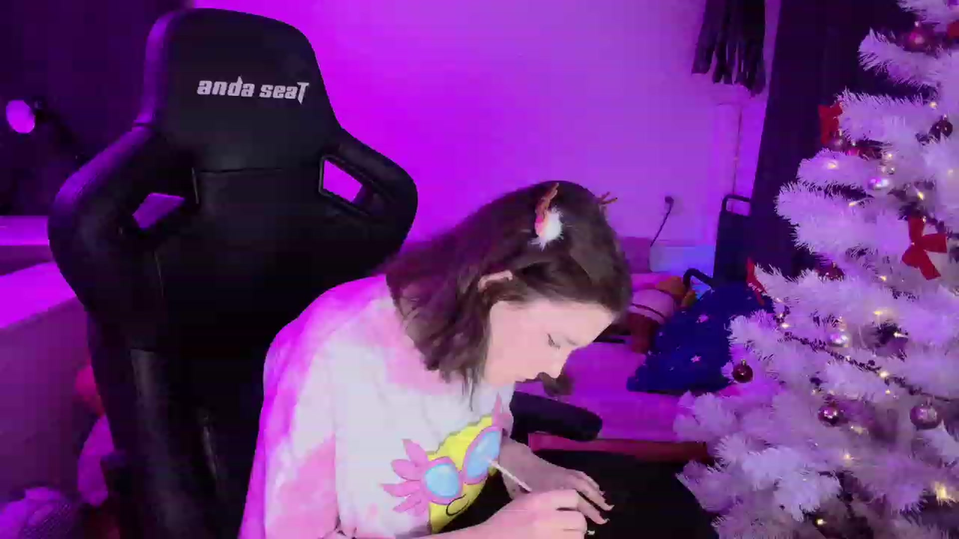 Gallery image thumbnail from crybabyKys's myfreecams stream on, 12/17/2023, 20:11 image 14 of 20