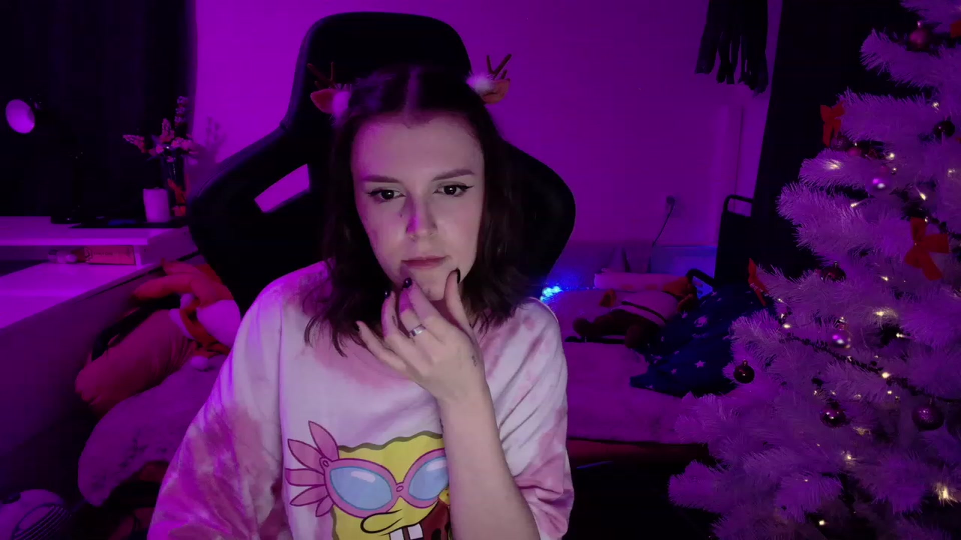Gallery image thumbnail from crybabyKys's myfreecams stream on, 12/17/2023, 20:11 image 3 of 20
