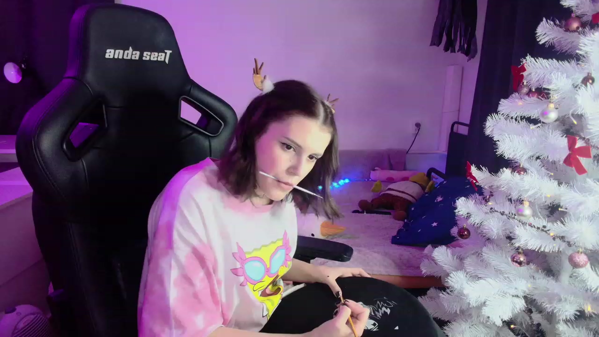 Gallery image thumbnail from crybabyKys's myfreecams stream on, 12/17/2023, 20:11 image 18 of 20
