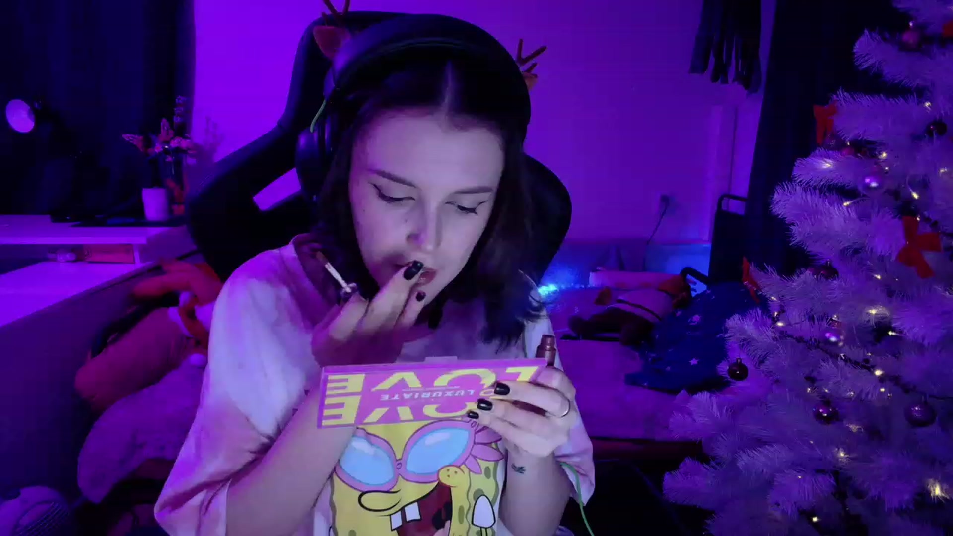 Gallery image thumbnail from crybabyKys's myfreecams stream on, 12/17/2023, 20:11 image 2 of 20