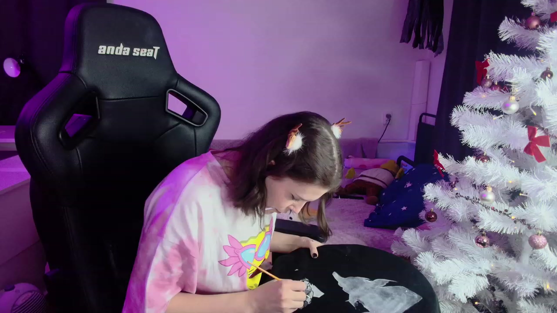Gallery image thumbnail from crybabyKys's myfreecams stream on, 12/17/2023, 20:11 image 17 of 20