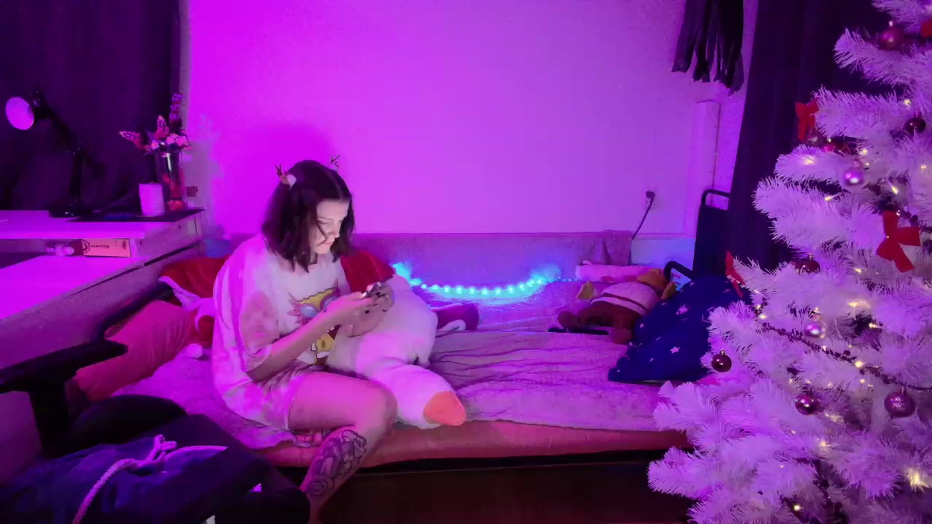 Gallery image thumbnail from crybabyKys's myfreecams stream on, 12/17/2023, 20:11 image 13 of 20