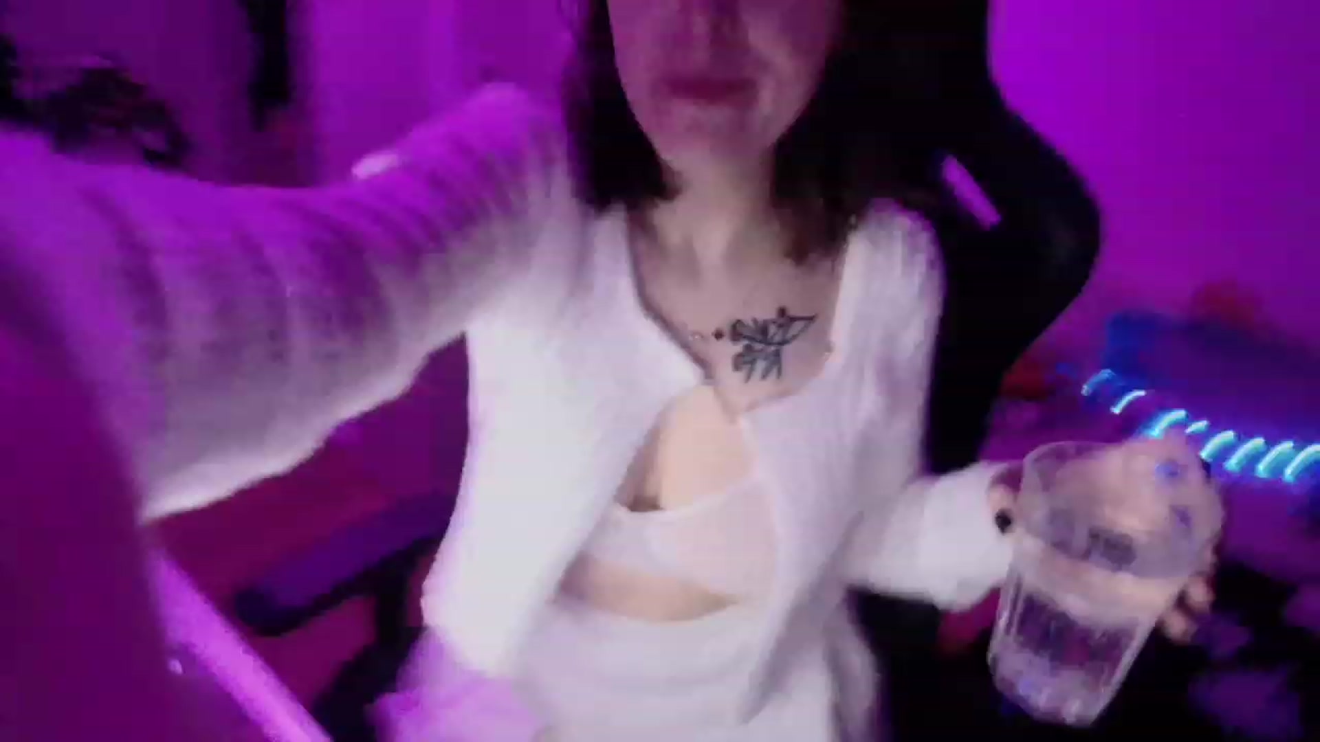 Gallery image thumbnail from crybabyKys's myfreecams stream on, 12/18/2023, 02:32 image 16 of 20
