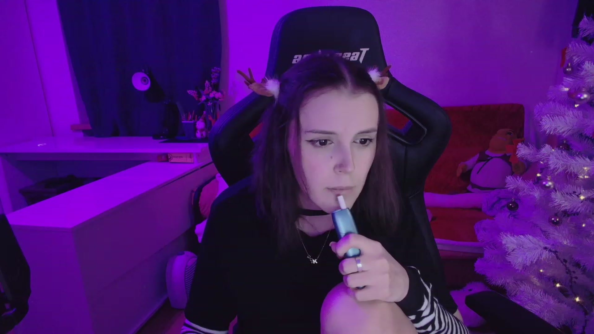 Gallery image thumbnail from crybabyKys's myfreecams stream on, 12/24/2023, 22:38 image 18 of 20