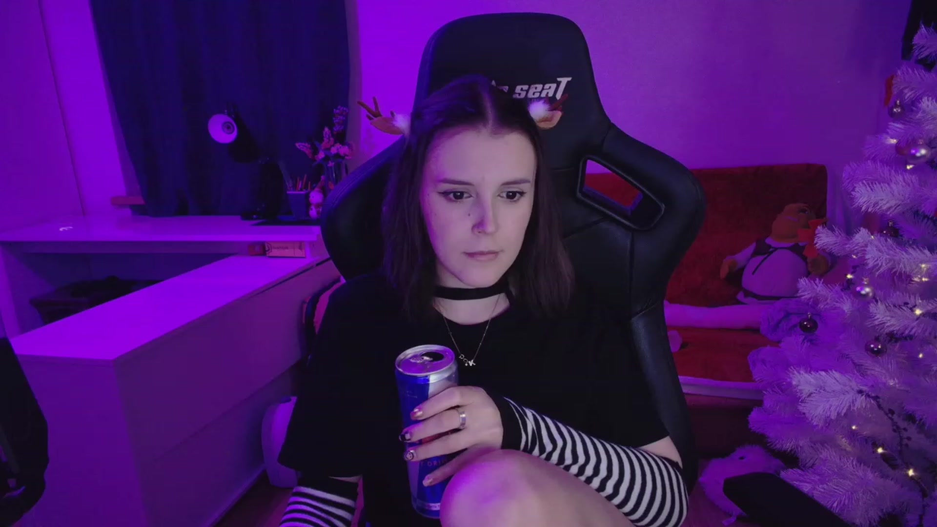 Gallery image thumbnail from crybabyKys's myfreecams stream on, 12/24/2023, 22:38 image 15 of 20