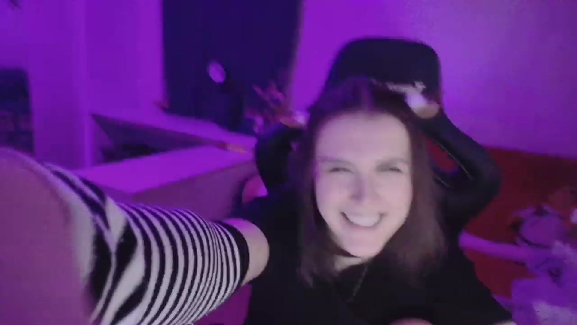 Gallery image thumbnail from crybabyKys's myfreecams stream on, 12/24/2023, 22:38 image 20 of 20