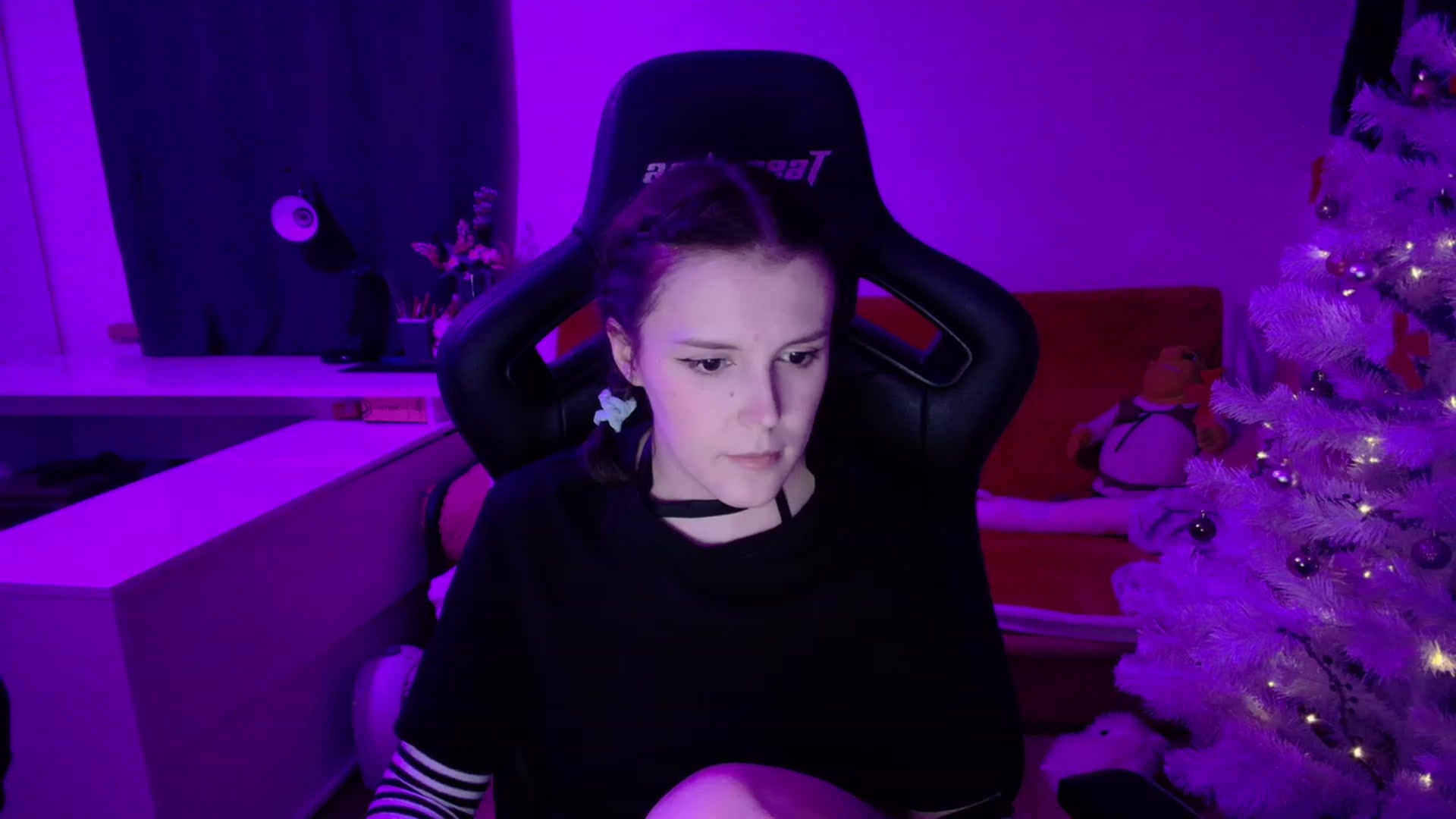 Gallery image thumbnail from crybabyKys's myfreecams stream on, 12/24/2023, 22:38 image 1 of 20