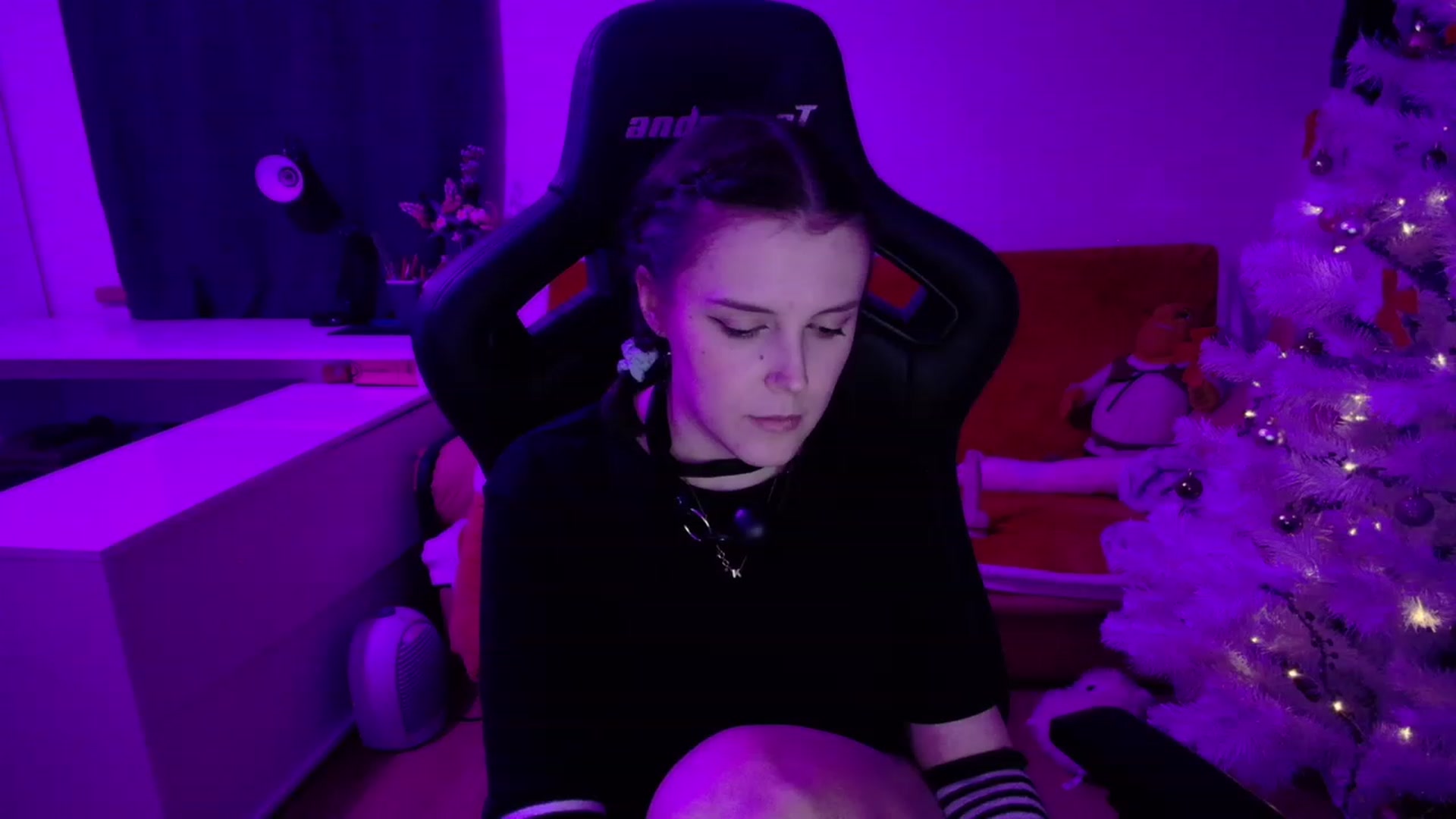 Gallery image thumbnail from crybabyKys's myfreecams stream on, 12/24/2023, 22:38 image 5 of 20