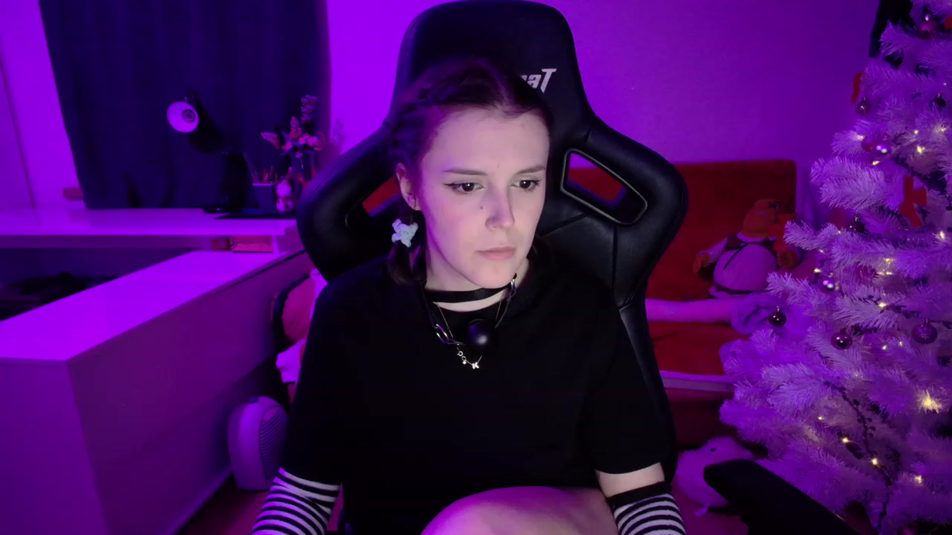 Gallery image thumbnail from crybabyKys's myfreecams stream on, 12/24/2023, 22:38 image 4 of 20