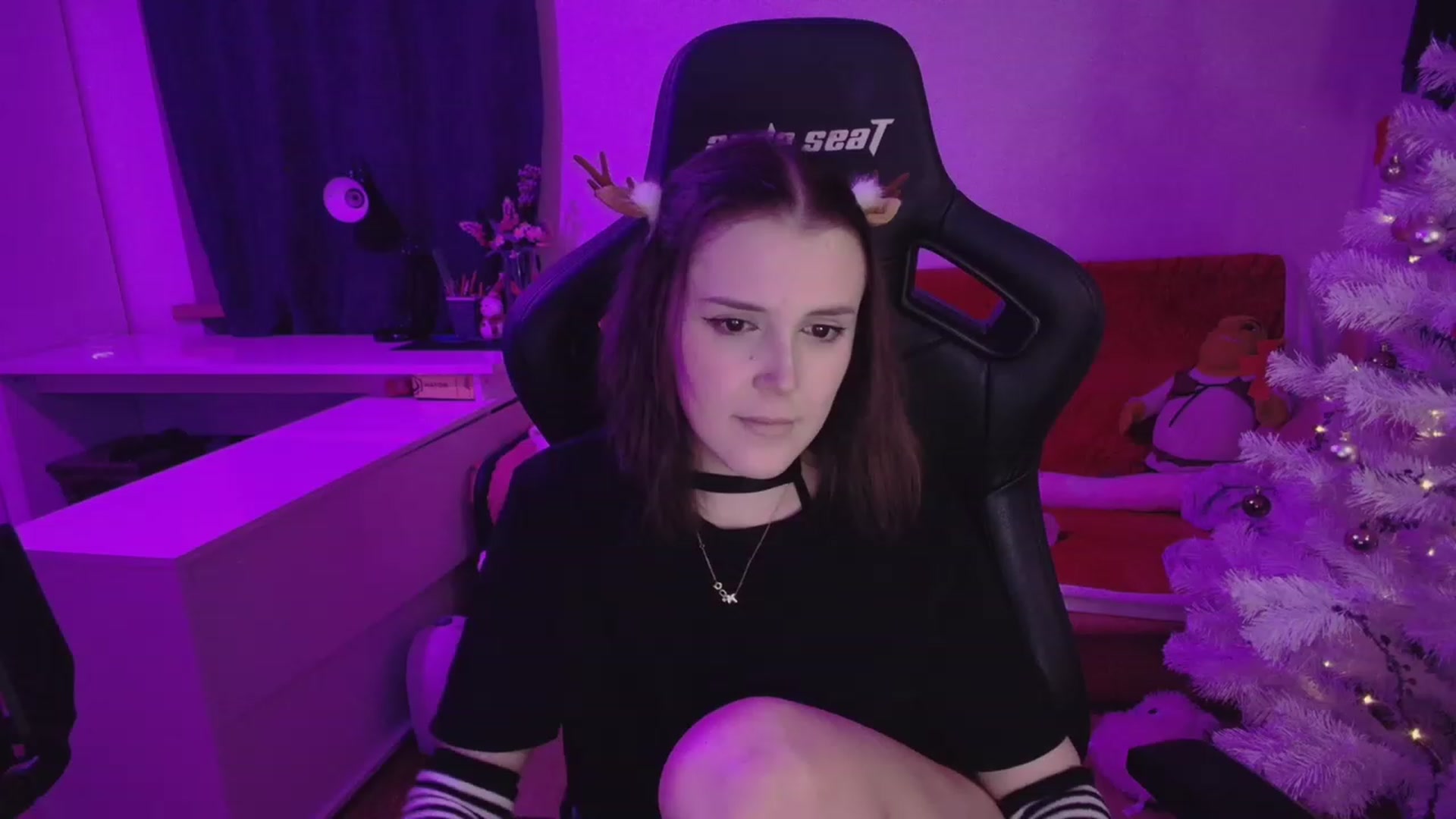 Gallery image thumbnail from crybabyKys's myfreecams stream on, 12/24/2023, 22:38 image 14 of 20