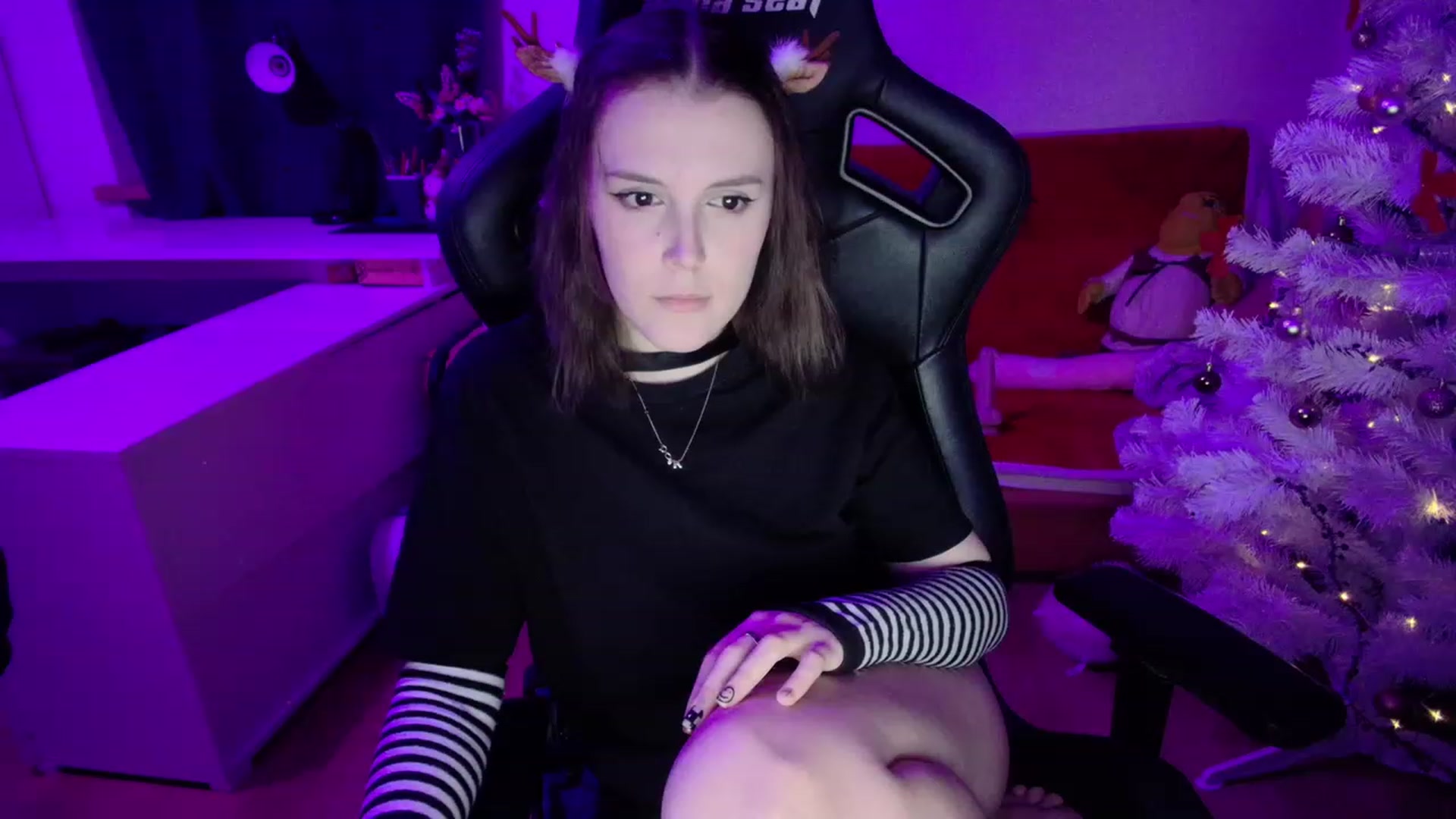 Gallery image thumbnail from crybabyKys's myfreecams stream on, 12/24/2023, 22:38 image 9 of 20