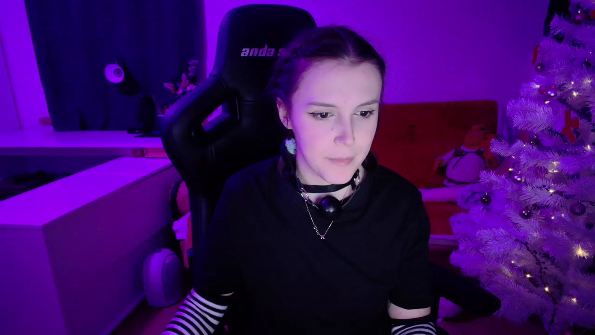 Gallery image thumbnail from crybabyKys's myfreecams stream on, 12/24/2023, 22:38 image 3 of 20