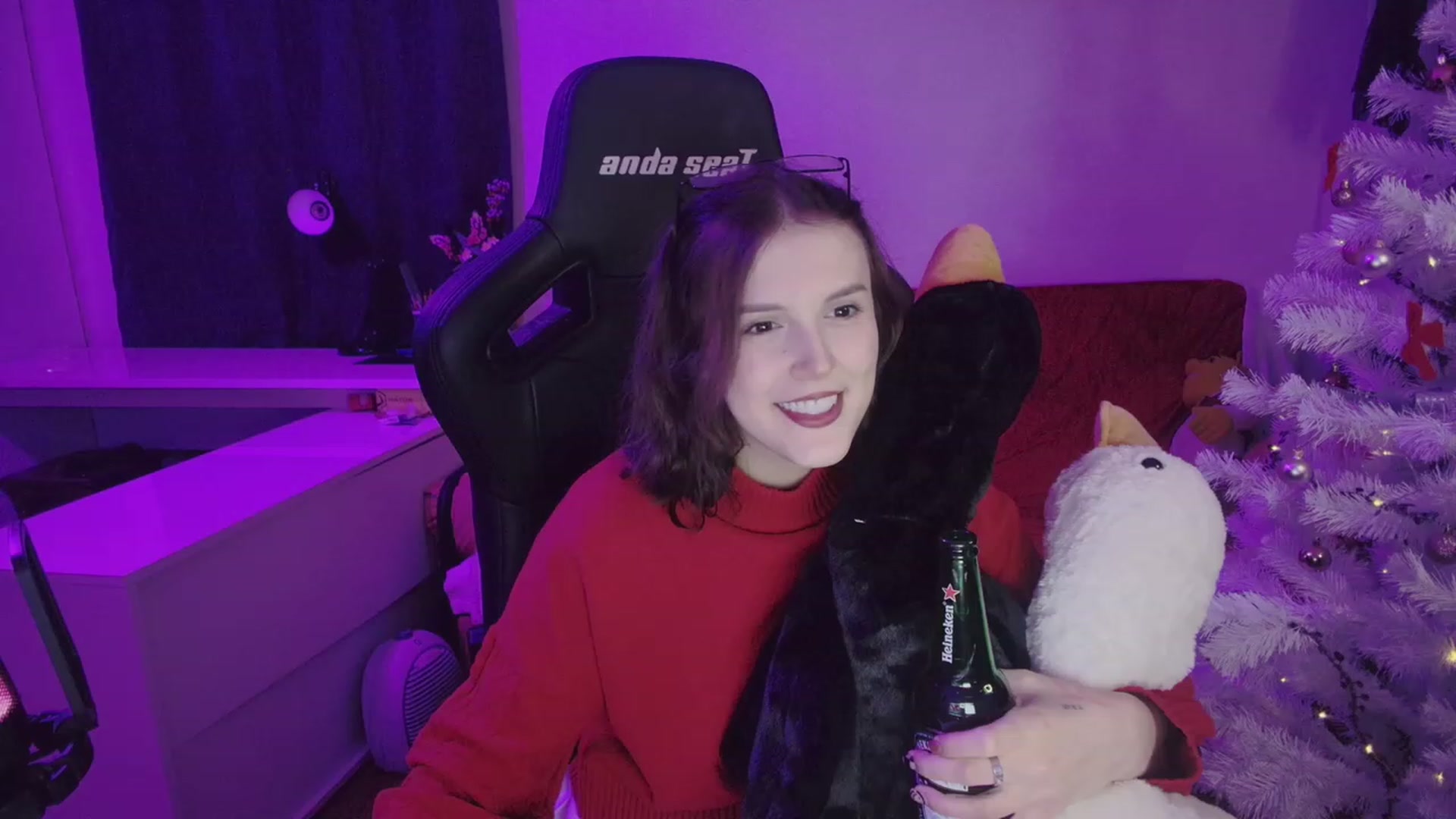 Gallery image thumbnail from crybabyKys's myfreecams stream on, 12/25/2023, 20:32 image 15 of 20