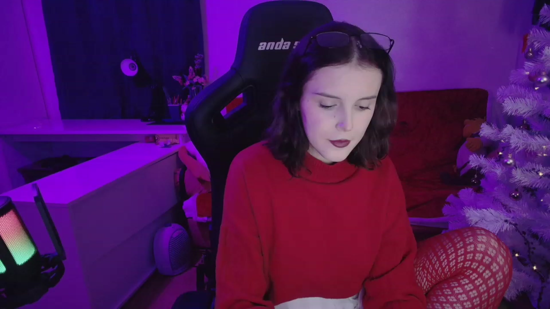 Gallery image thumbnail from crybabyKys's myfreecams stream on, 12/25/2023, 20:32 image 2 of 20